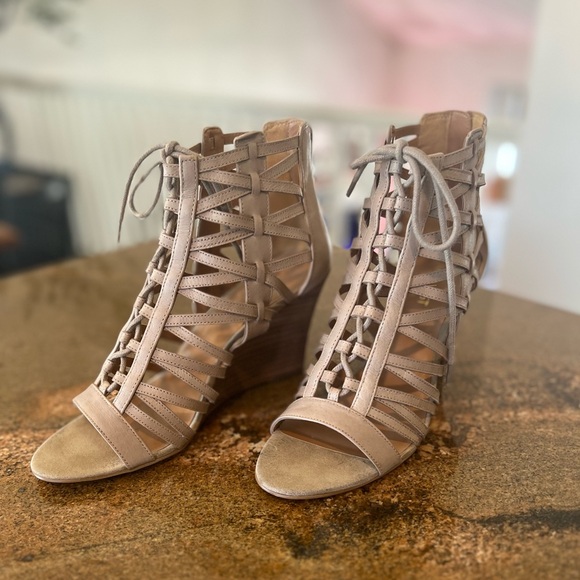 Nine West Forest Gladiator Light Tan Leather Wedge Sandal Shoe Heel 7.5 - Picture 2 of 4